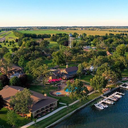 Lake Lawn Resort Делаван Екстериор снимка