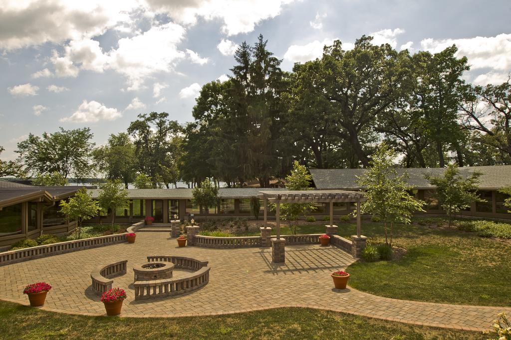 Lake Lawn Resort Делаван Екстериор снимка