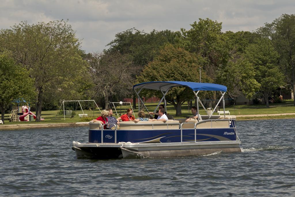 Lake Lawn Resort Делаван Екстериор снимка
