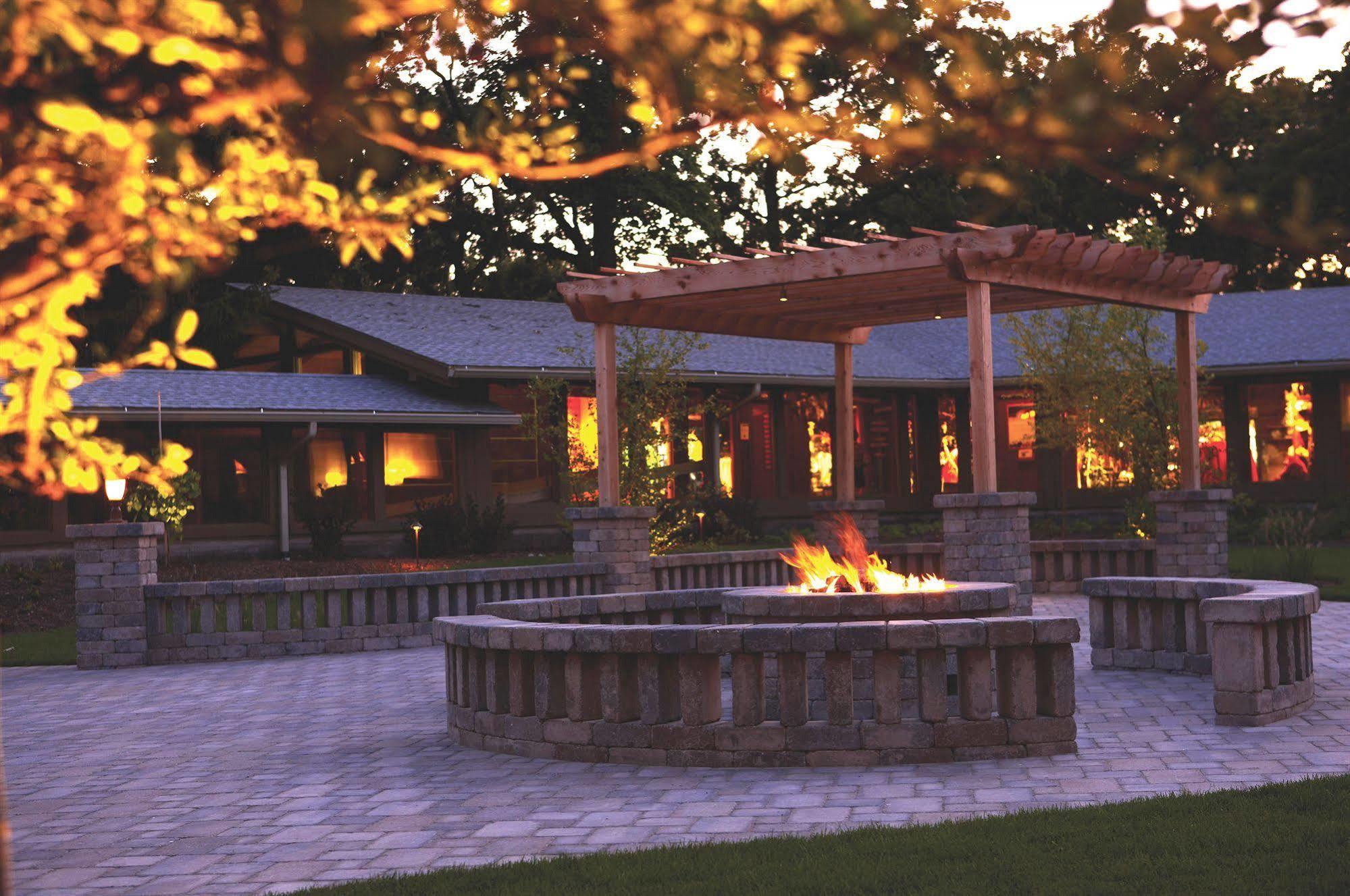 Lake Lawn Resort Делаван Екстериор снимка