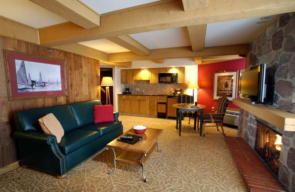 Lake Lawn Resort Делаван Стая снимка
